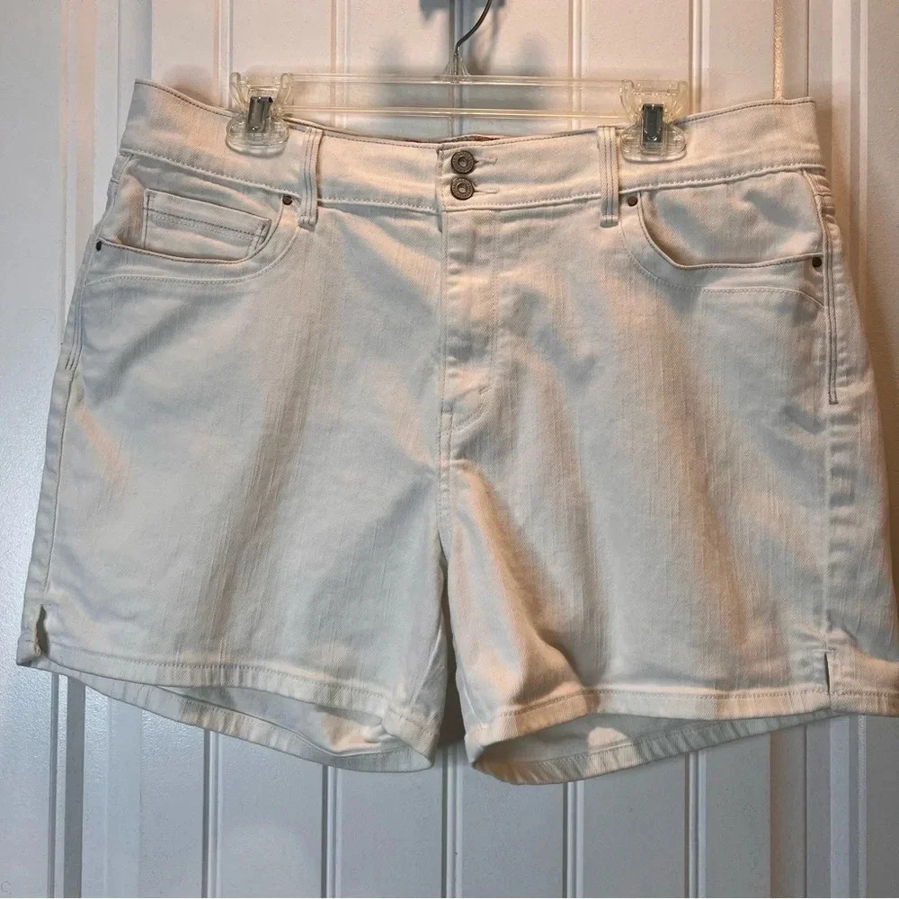 Levi’s White‎ Denim Shorts with 3” inseam.  Size 16.